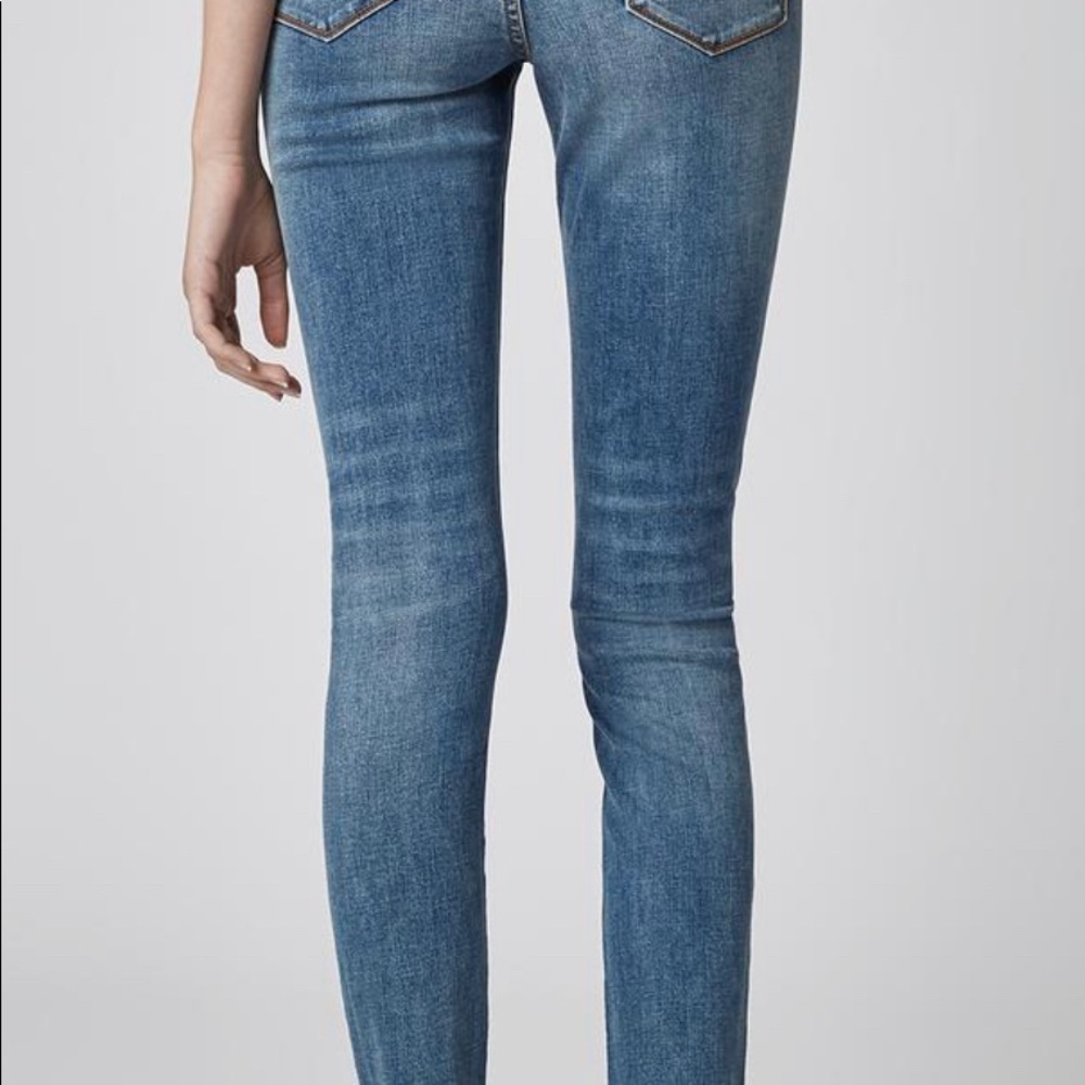 BlankNYC
The Bond Mid Rise Skinny Jeans - Picture 4 of 9